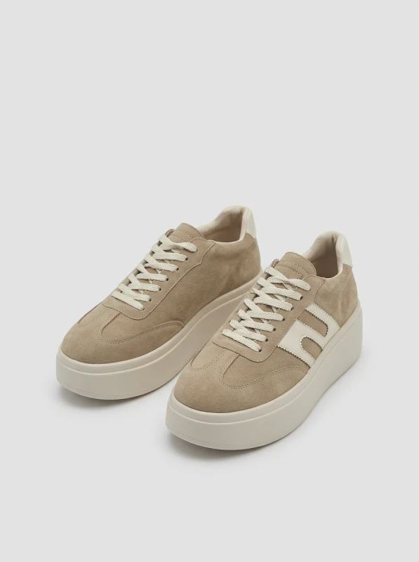 Nano Banana 2 - Create a high-end product image using the provided imagesUse the first image as the (1).png