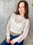 Dopasowana ażurowa  bluzka z wiskozy, biała